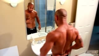 A gay man showing us how he likes to jerk off