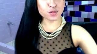 A good jerking off for this tranny slut