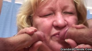 They pay for a session with this blonde They pay for a session with this blonde