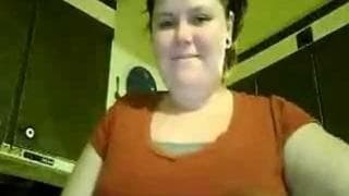 This amateur milf shows her juicy tits