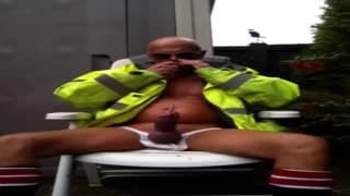 This well hung guy will come to have fun