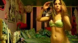 This amateur babe knows how to please This amateur babe knows how to please