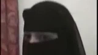 Amateur Arab wife has her cunt played with Amateur Arab wife has her cunt played with