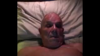 This mature guy loves to fuck himself
