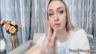 Pretty blonde Hanna giving a good web show Pretty blonde Hanna giving a good web show