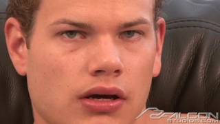 A guy with a six-pack does a sexy handjob A guy with a six-pack does a sexy handjob