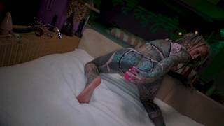 Mega tattooed babe inserts a huge dildo inside her Mega tattooed babe inserts a huge dildo inside her