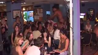 Lots of willing women at these hot parties Lots of willing women at these hot parties