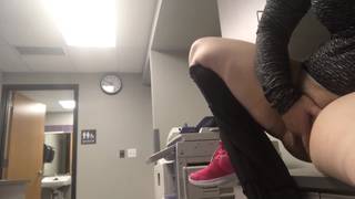 Break time in the office so she masturbates Break time in the office so she masturbates