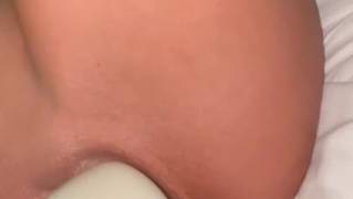 Sundaebunsdae is one bawdy sex addicted amateur!