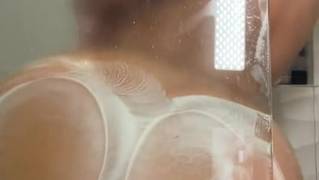 Butt for days: Web cam models twerk