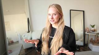 Carolinezalog tries on sexy lingerie in a homemade vid. Carolinezalog tries on sexy lingerie in a homemade vid.