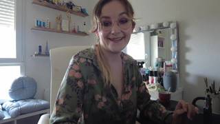 After telling us about her day, Louise undresses and masturbates