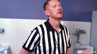 Bully finds this twink on the bathroom and makes him suck his cock