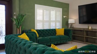 Jennifer White’s sneaky fuck with electrician Dickdealer Don