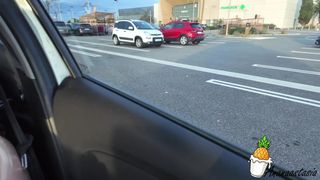 Louiselittlefrench masturbates in her car in a parking lot