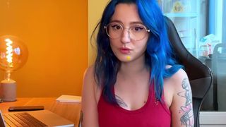 She invites a stranger to fuck her, for the fans of Kalamite!