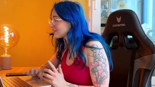 She invites a stranger to fuck her, for the fans of Kalamite!