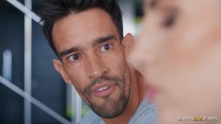 Jessie Ames lets Jordi Polla fuck her ass for the first time