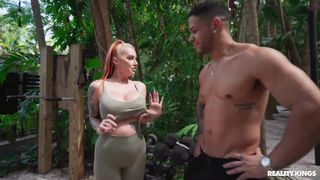 Cubbi Thompson sucks Mike Ox's cock while he workouts