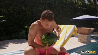 Tiamaria juices her big fake tits and tittyfucks Johnny Love poolside