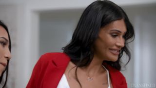 Leana Lovings arrives at her tranny friends' house who make her suck