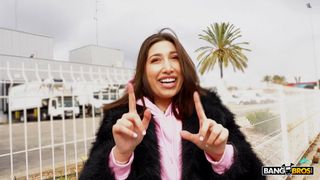 Italian Giulia Napolitano sucks dick on the streets for money